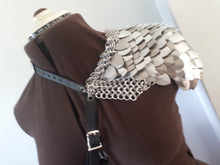Load image into Gallery viewer, Scalemail Single Pauldron - Captain's Pauldron