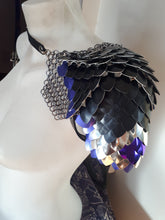 Load image into Gallery viewer, Scalemail Single Pauldron - Captain&#39;s Pauldron

