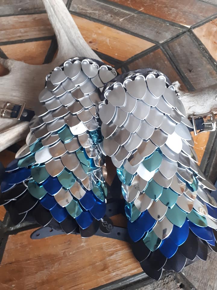 Scalemail Leather Bracers - Gauntlets
